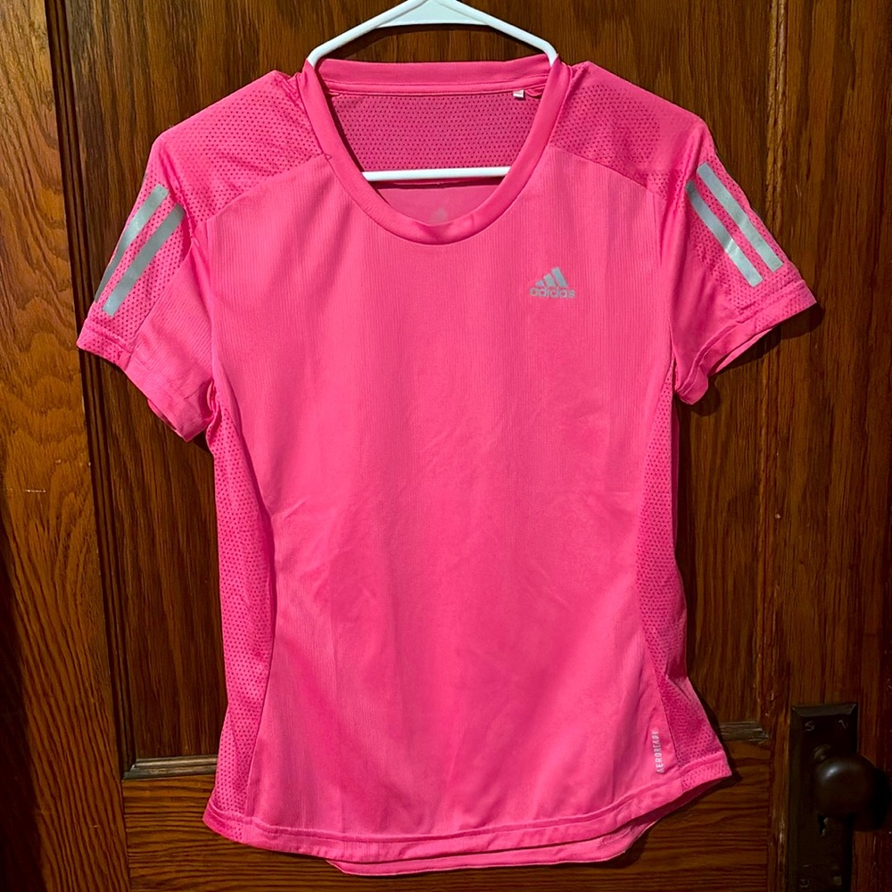 Pre-loved Women’s Pink Adidas Shirt. SM, Mesh, Athletic Style. Great condition!